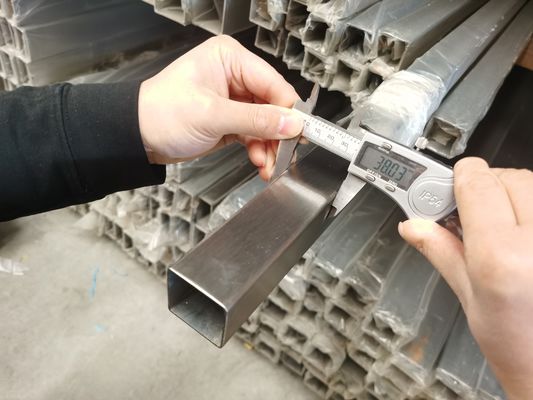 ASTM A479 почистило трубку щеткой квадрата нержавеющей стали отполировало яркие 0.6mm