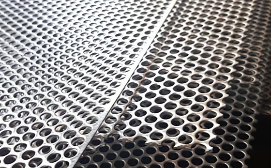 Отверстие пробитое нержавеющей сталью плиты AISI SS321 круглое ASTM пефорировало лист