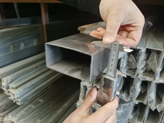 ASTM A479 почистило трубку щеткой квадрата нержавеющей стали отполировало яркие 0.6mm